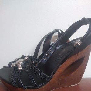 VINCE CAMUTO-Black Omaly Vachetta Sandals, Size 7